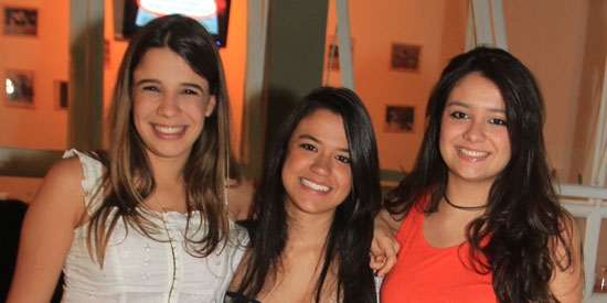 Luciana Caleiro, Thalita Motta e Gabriela Pereira no bar Nó na Madeira
